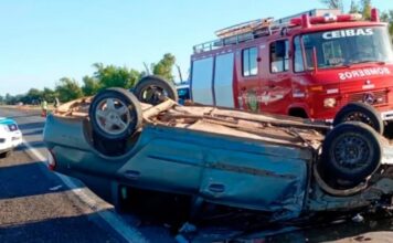 Un auto volcó en ruta 12 y cinco personas fueron hospitalizadas