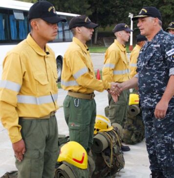 Desde Zárate la Armada Argentina desplegó brigadistas forestales a Esquel