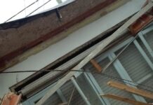 Bomberos intervinieron en el derrumbe de una vivienda