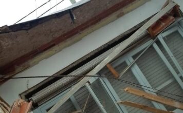 Bomberos intervinieron en el derrumbe de una vivienda