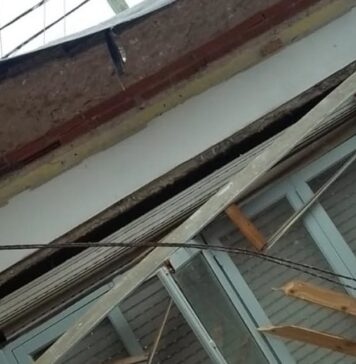 Bomberos intervinieron en el derrumbe de una vivienda