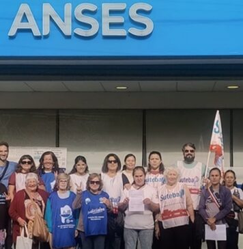 Trabajadores de la educación se manifestaron en las oficinas de Anses