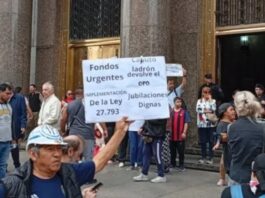 Denuncian penalmente a Javier Milei por el ajuste en discapacidad, mientras el Gobierno empuja proyecto para reformar pensiones