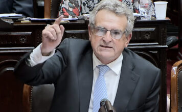 Agustin Rossi presentó un proyecto para prohibir la venta de terrenos e inmuebles de las FFAA y de Defensa