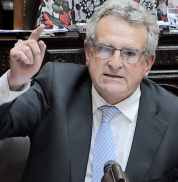 Agustin Rossi presentó un proyecto para prohibir la venta de terrenos e inmuebles de las FFAA y de Defensa