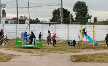 El Municipio pone en valor la plazoleta de calle Carriego con juegos inclusivos
